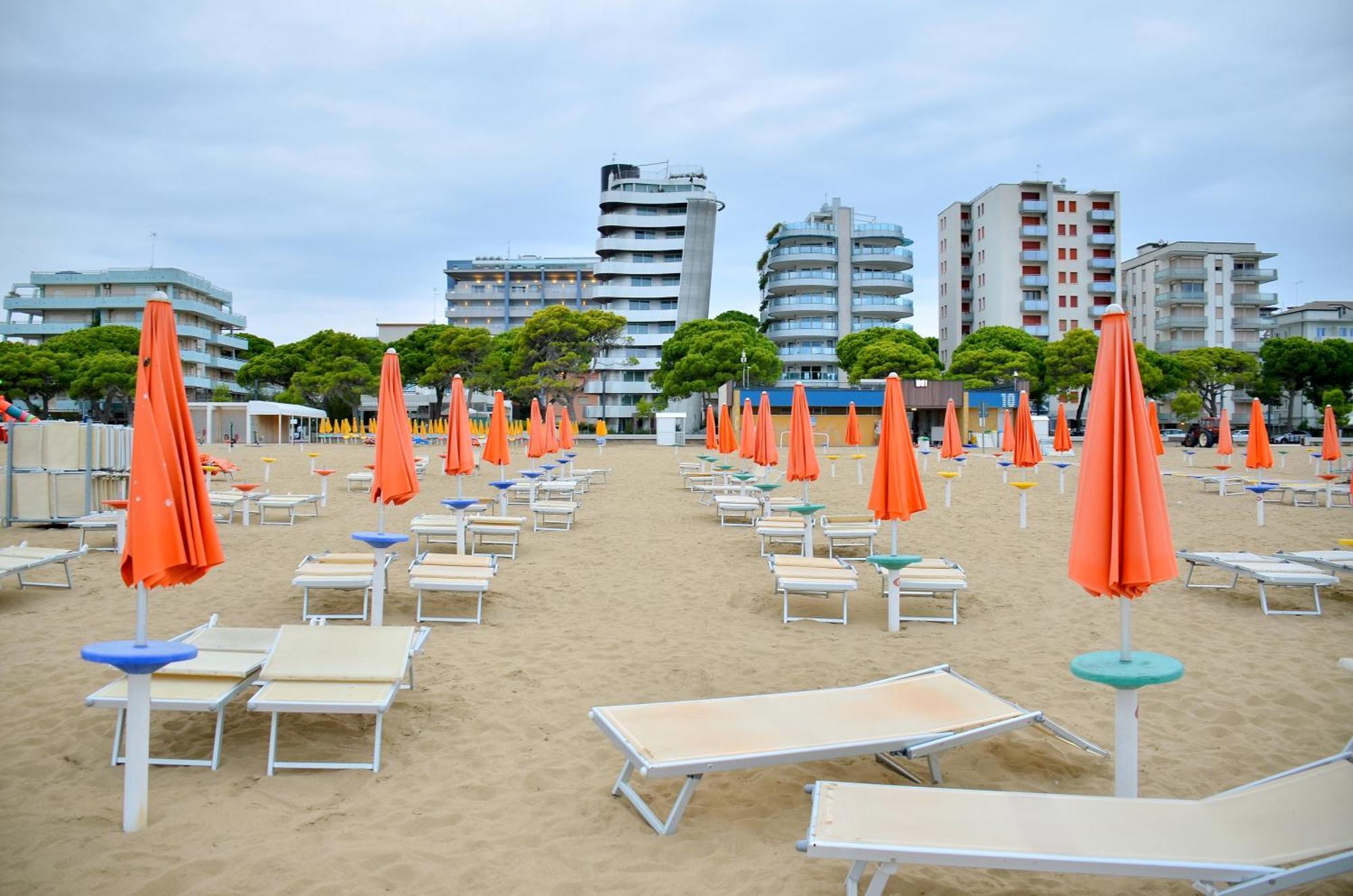 Hotel Etna Lignano Sabbiadoro Dış mekan fotoğraf
