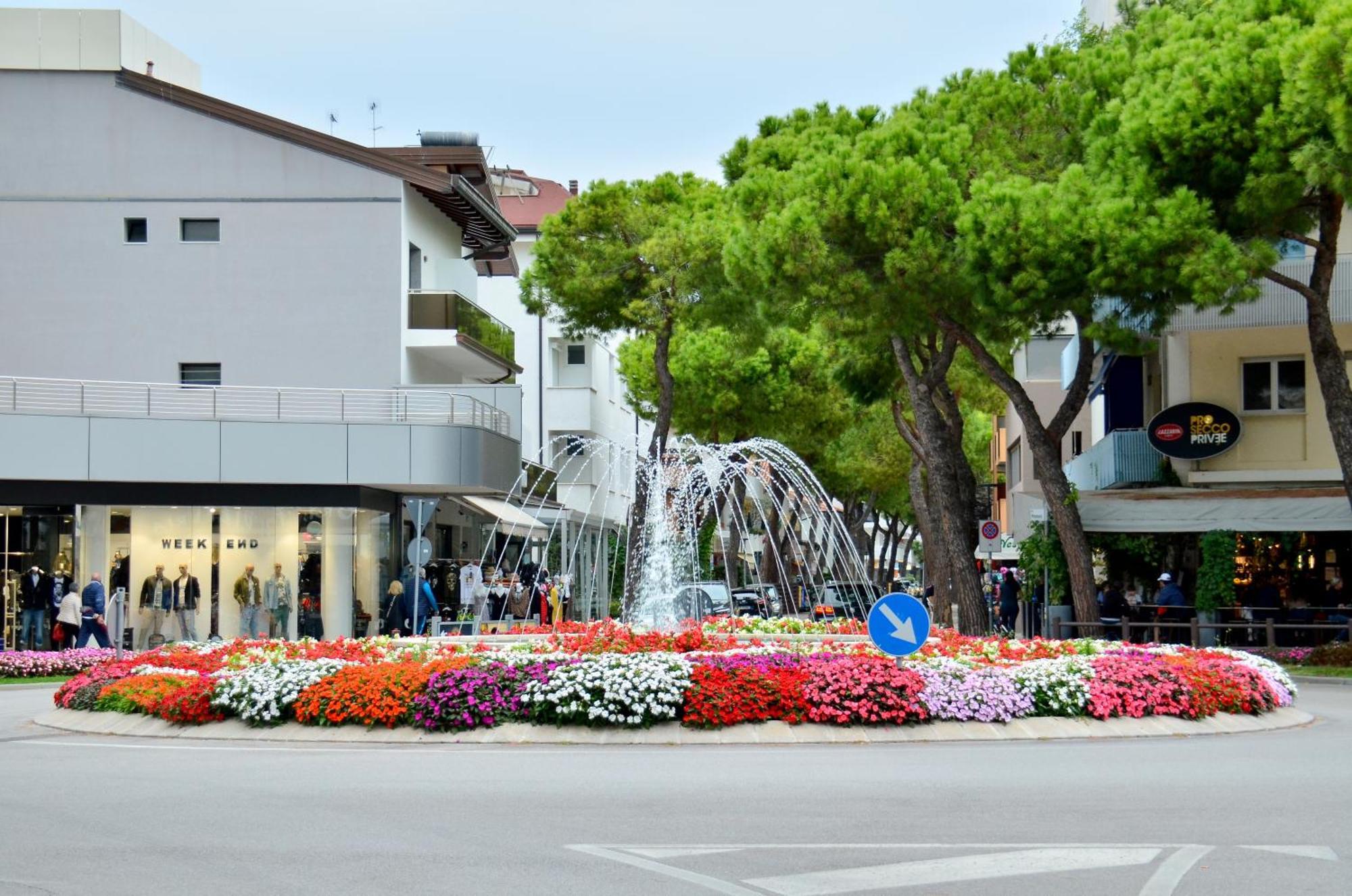 Hotel Etna Lignano Sabbiadoro Dış mekan fotoğraf