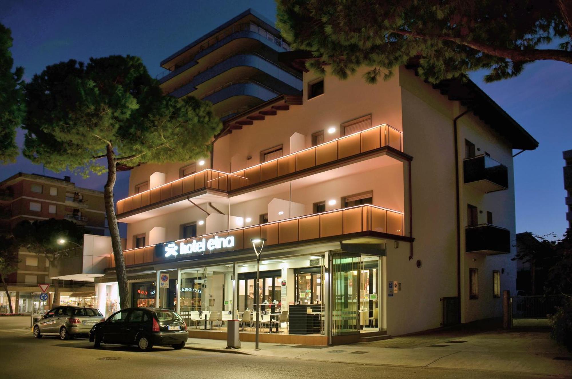 Hotel Etna Lignano Sabbiadoro Dış mekan fotoğraf