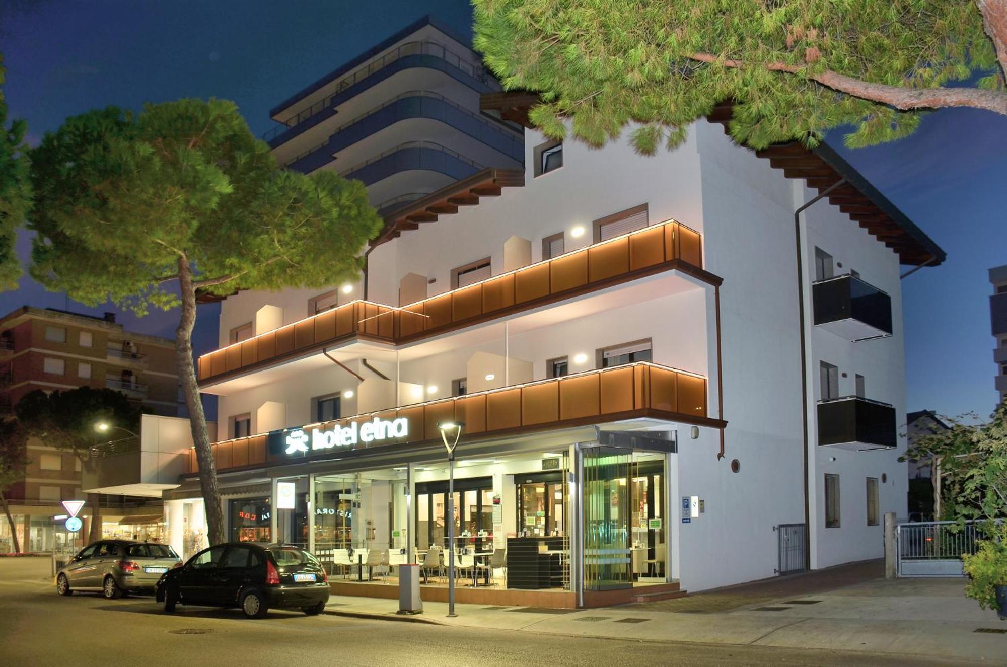 Hotel Etna Lignano Sabbiadoro Dış mekan fotoğraf