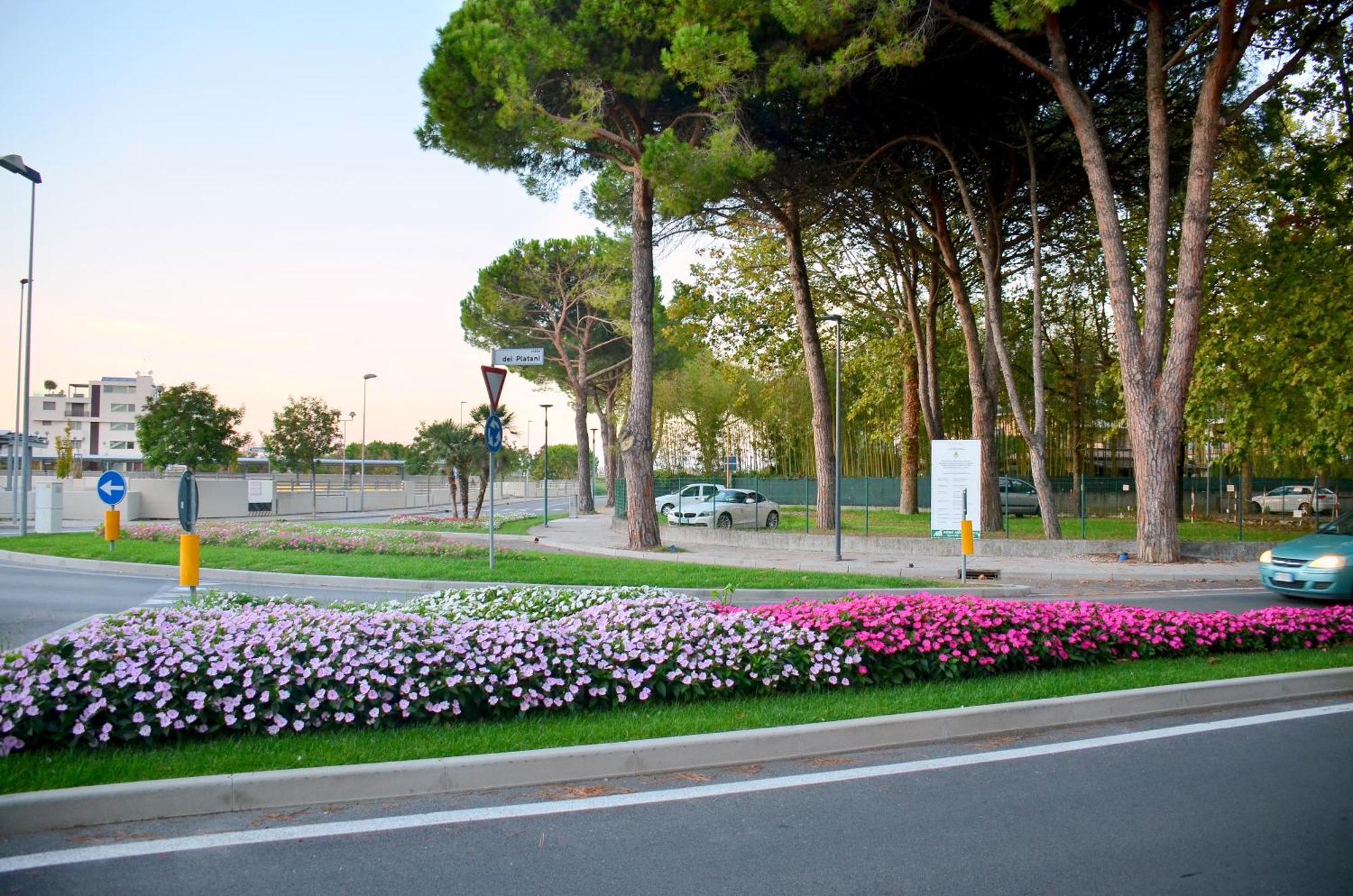 Hotel Etna Lignano Sabbiadoro Dış mekan fotoğraf